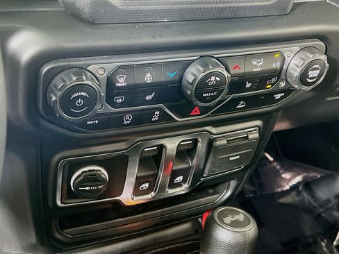 Used 2023 Jeep Wrangler Sport AWD/4WD image 15
