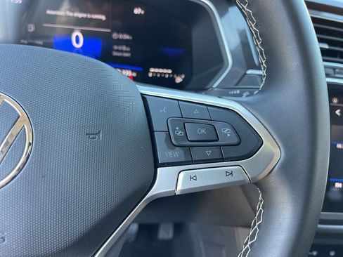 Used 2024 Volkswagen Tiguan SE image 17