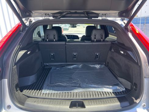 Used 2024 Cadillac XT4 Luxury w/ Cold Weather Package FWD image 11