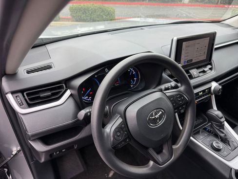 Used 2025 Toyota RAV4 LE image 33