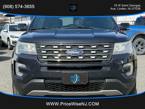 Used 2017 Ford Explorer XLT w/ Equipment Group 202A image 2