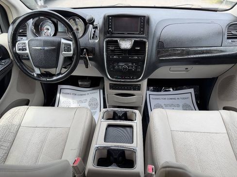 Used 2012 Chrysler Town & Country Touring-L w/ Entertainment Group #2 FWD image 25