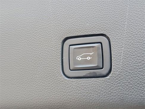 Certified 2023 Chevrolet Traverse RS image 8