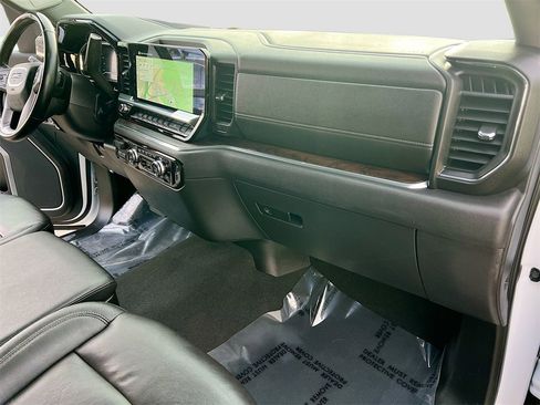 Used 2025 GMC Sierra 1500 SLT image 29