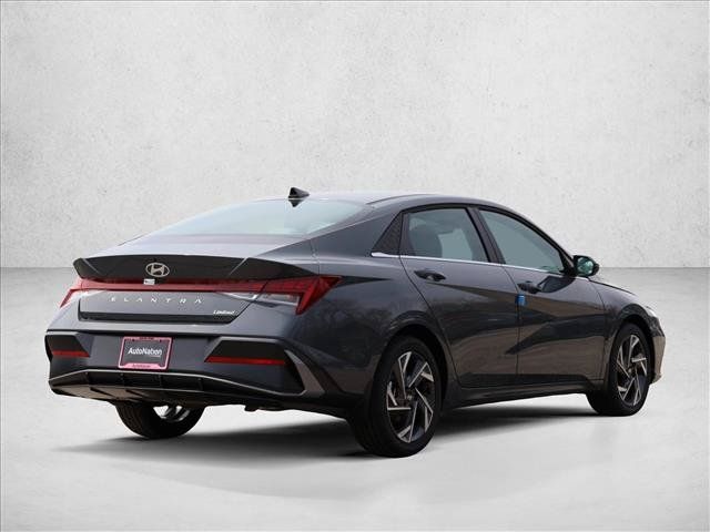 Certified 2026 Hyundai Elantra Limited FWD image 5