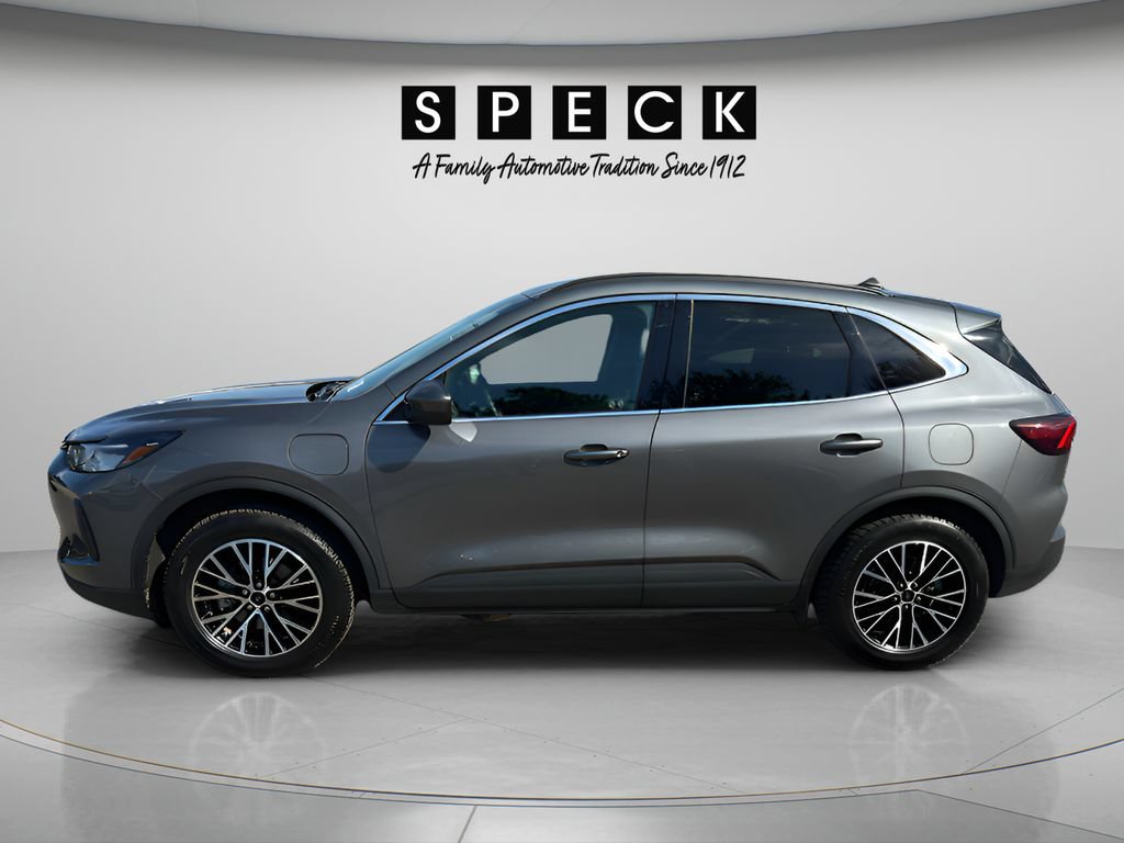 Used 2025 Ford Escape SE FWD image 2