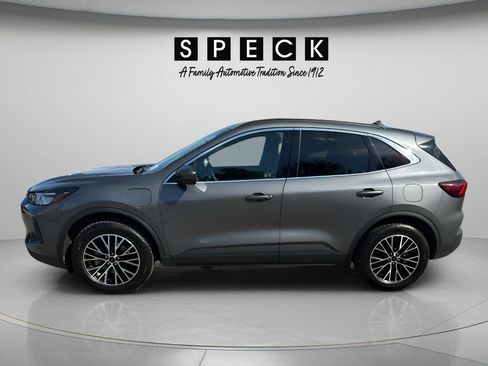 Used 2025 Ford Escape SE FWD image 2