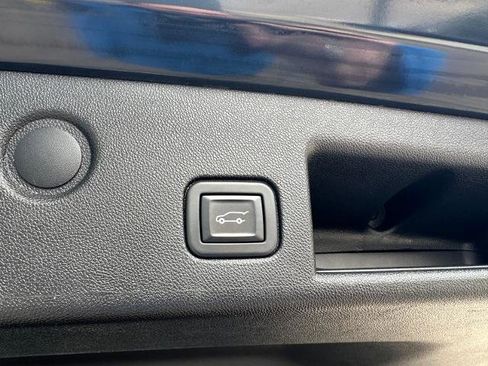 Used 2021 Chevrolet Equinox LT image 24