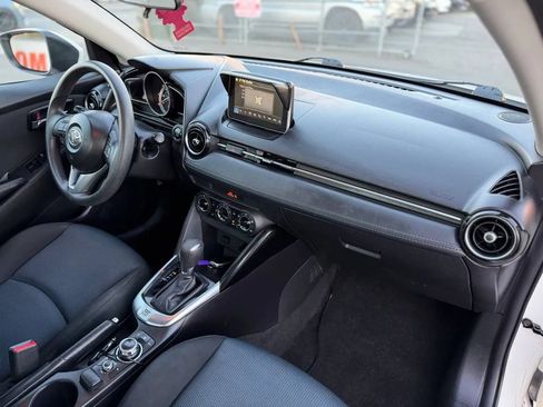 Used 2017 Toyota Yaris iA image 31