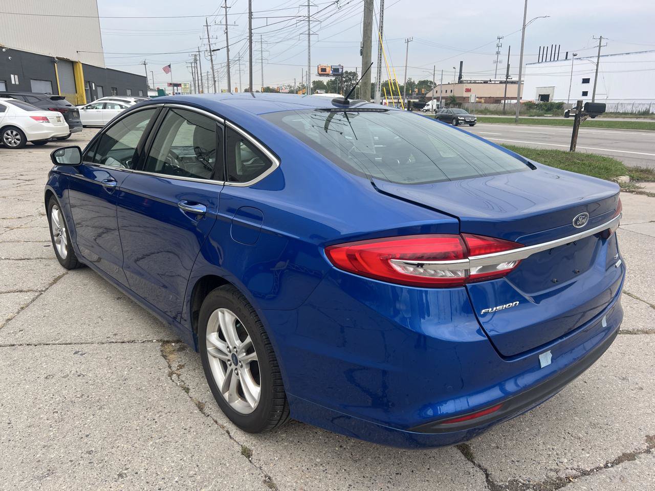 Used 2018 Ford Fusion SE w/ Fusion SE Technology Package FWD image 5