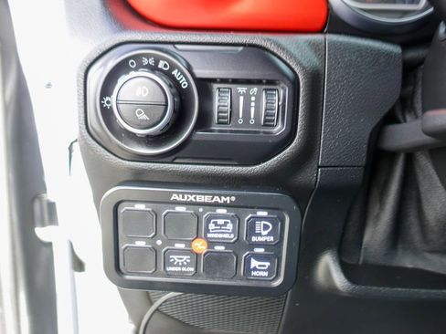 Used 2021 Jeep Gladiator Rubicon image 17