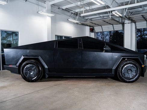 Used 2024 Tesla Cybertruck AWD Crew Cab image 5