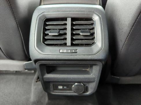 Used 2024 Volkswagen Tiguan SE FWD image 16