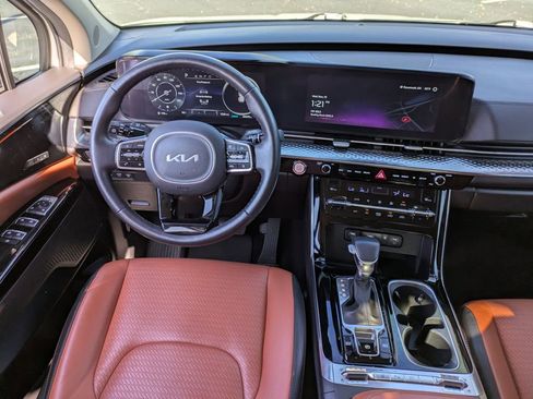 Used 2024 Kia Carnival SX Prestige image 18