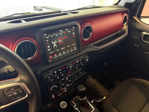 Used 2023 Jeep Gladiator Rubicon w/ Cold Weather Group AWD/4WD image 16