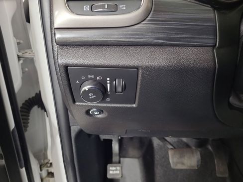 Used 2020 Jeep Grand Cherokee Altitude image 15