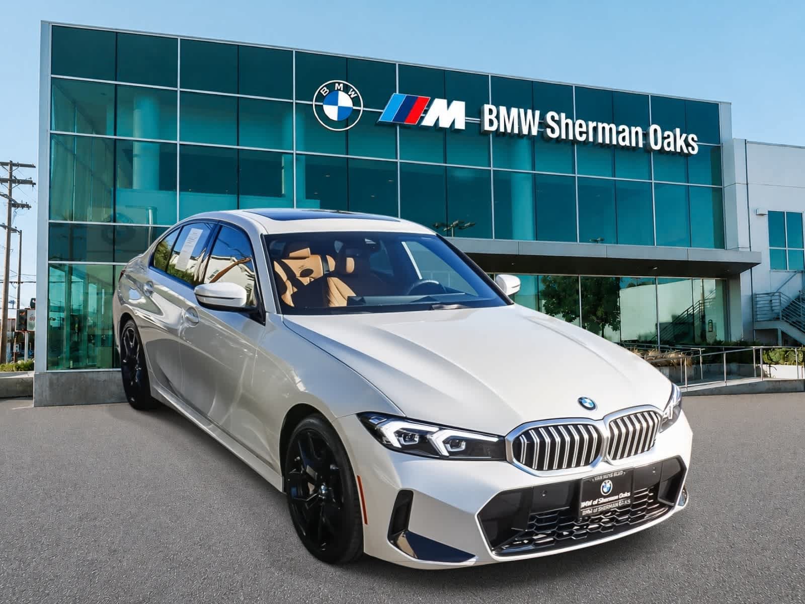 Used 2026 BMW 330i Sedan w/ M Sport Package RWD image 4