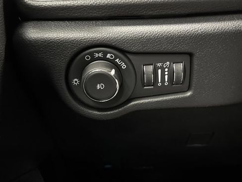 New 2026 Chrysler Pacifica Select image 24