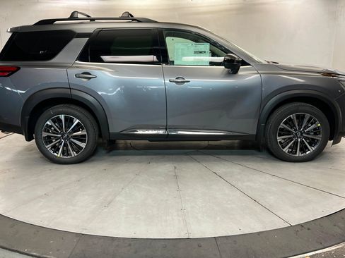 New 2026 Nissan Pathfinder Platinum AWD/4WD image 6
