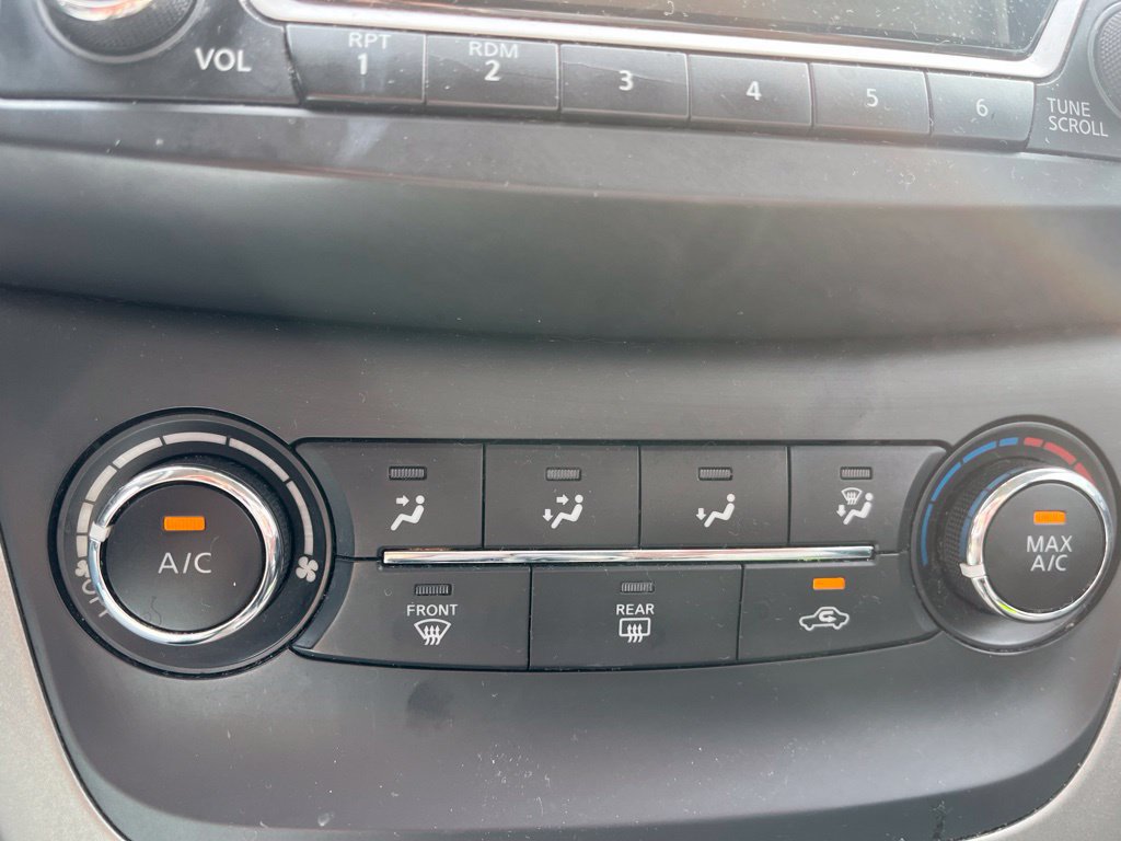 Used 2015 Nissan Sentra SV FWD image 18