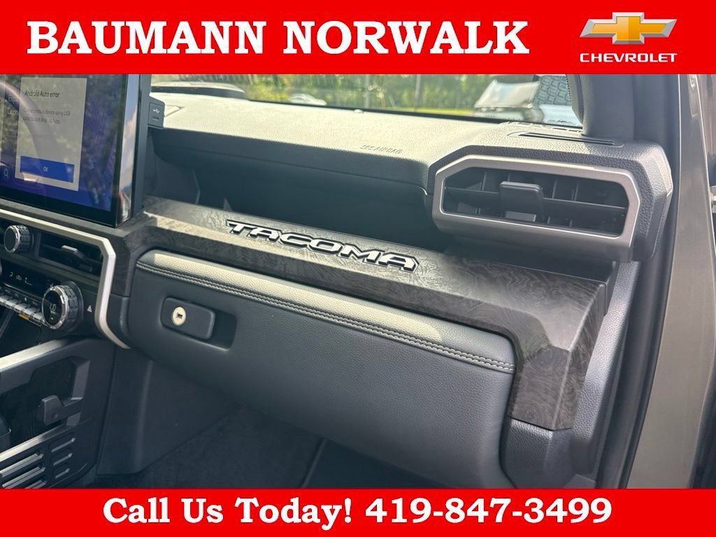 Used 2025 Toyota Tacoma Limited AWD/4WD image 46