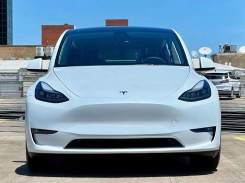Used 2022 Tesla Model Y Performance image 4