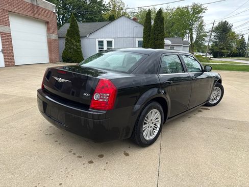 Used 2009 Chrysler 300 LX RWD image 6