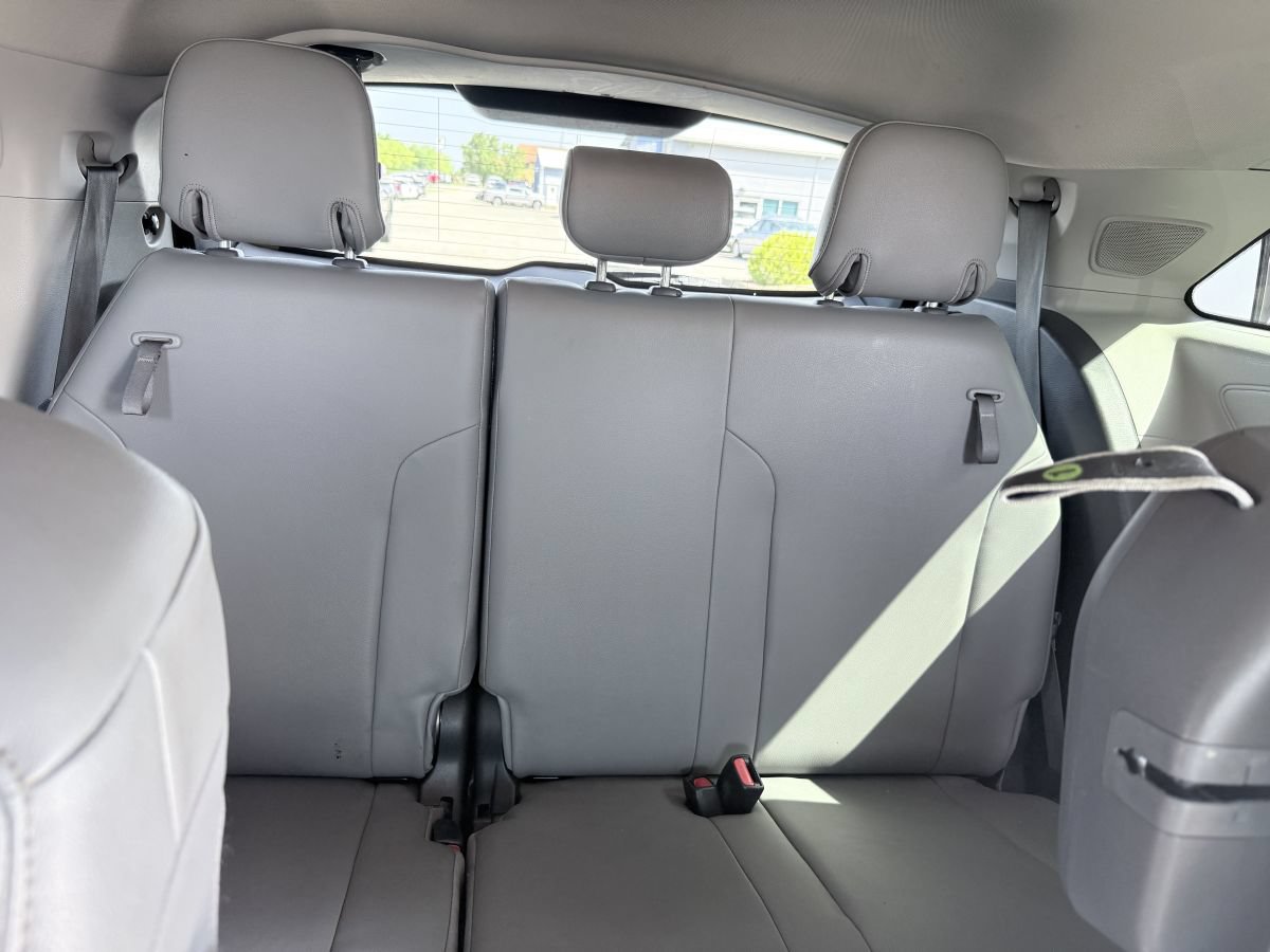 Used 2021 Toyota Sienna XLE w/ XLE Plus Package FWD image 16