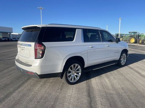 Used 2024 Chevrolet Suburban Premier image 5