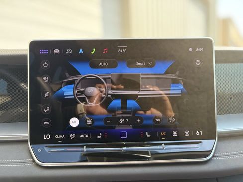 Used 2025 Volkswagen Tiguan SE FWD image 20