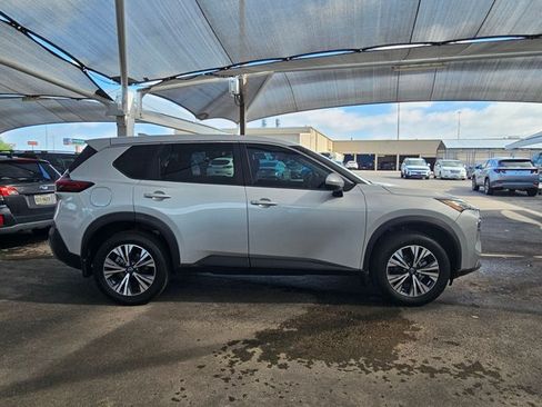 Used 2022 Nissan Rogue SV FWD image 4