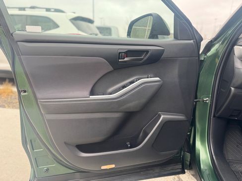 Used 2023 Toyota Highlander LE image 10