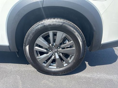 Used 2022 Nissan Pathfinder SV image 24