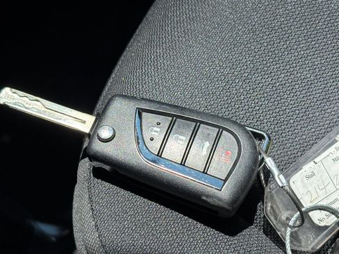 Used 2025 Toyota Corolla LE FWD image 21