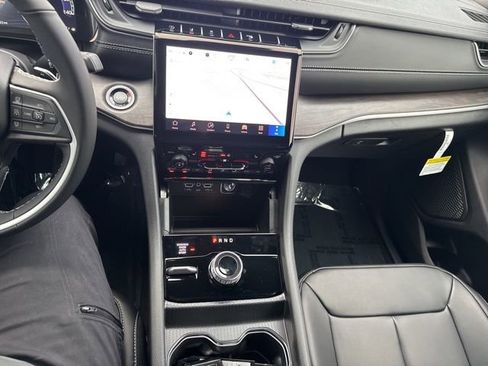 New 2025 Jeep Grand Cherokee Limited image 24