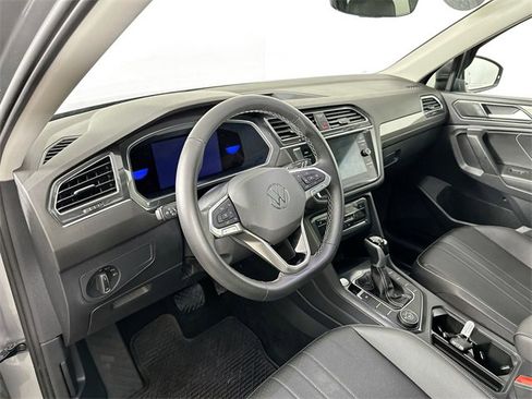 Used 2022 Volkswagen Tiguan SE image 20