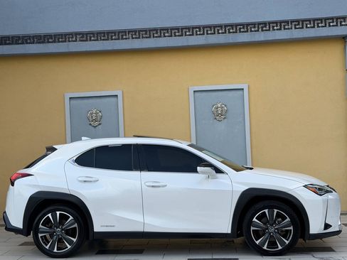 Used 2020 Lexus UX 250h w/ Premium Package AWD/4WD image 7