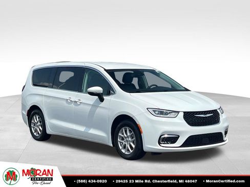 Used 2023 Chrysler Pacifica Touring-L FWD image 7