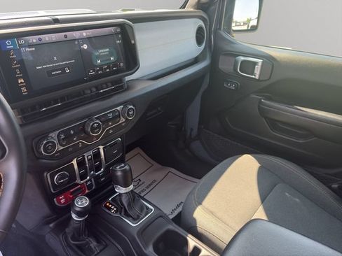 Used 2024 Jeep Wrangler Unlimited AWD/4WD image 17