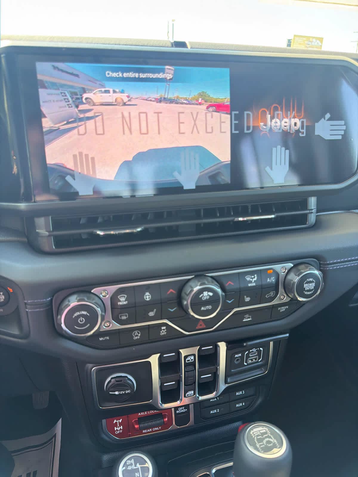New 2026 Jeep Gladiator Sport AWD/4WD image 17