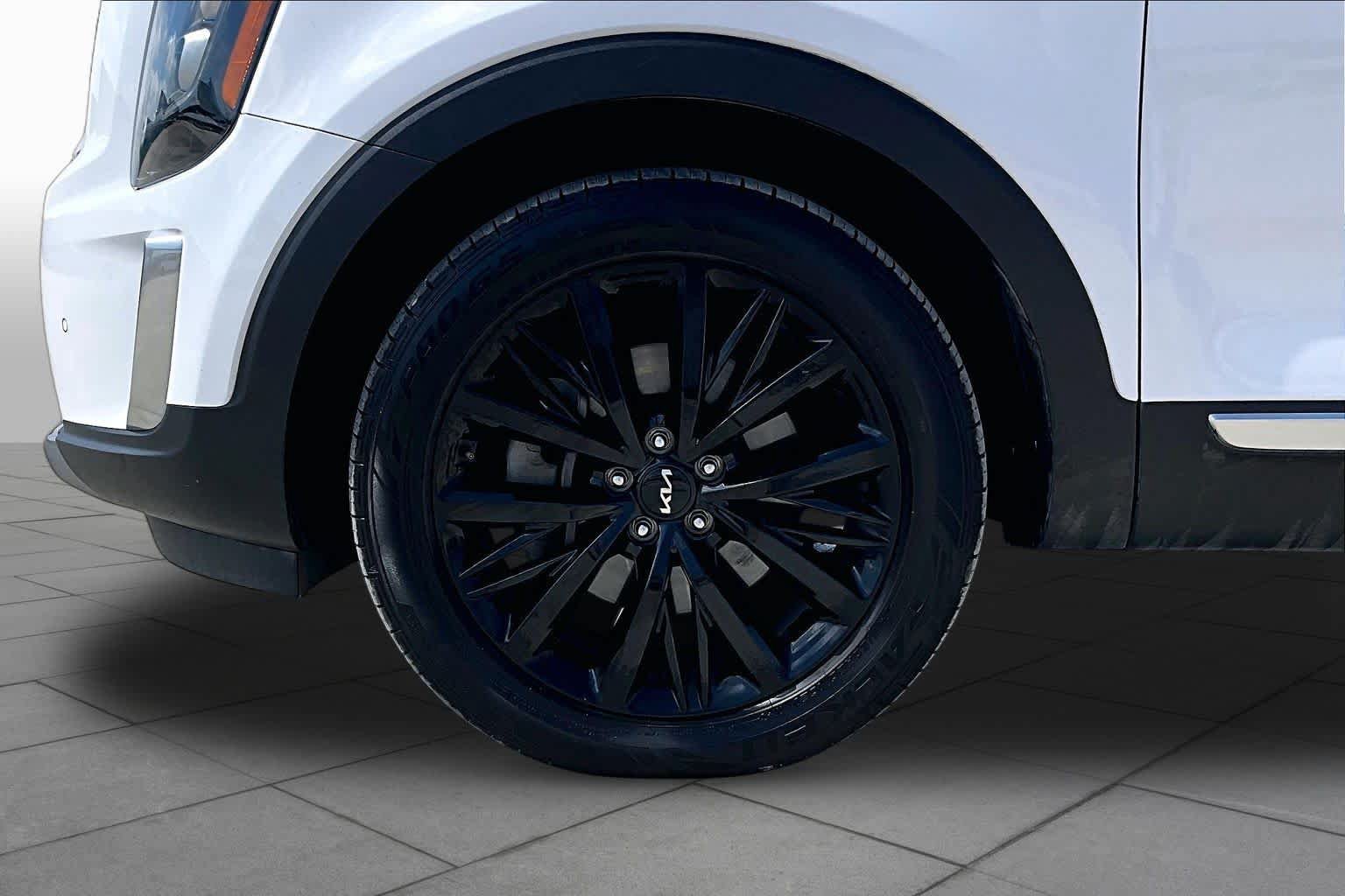 Used 2022 Kia Telluride SX w/ Towing Package FWD image 10