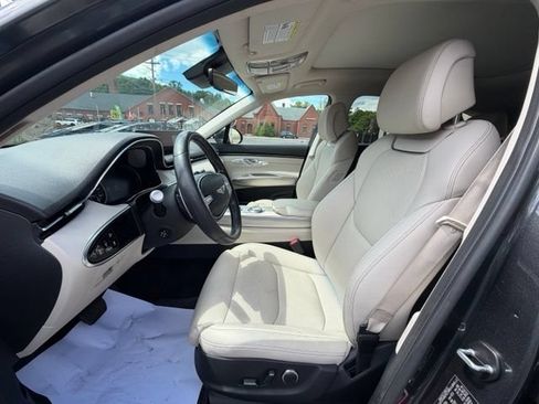 Used 2024 Genesis GV70 2.5T w/ Select Package AWD/4WD image 10