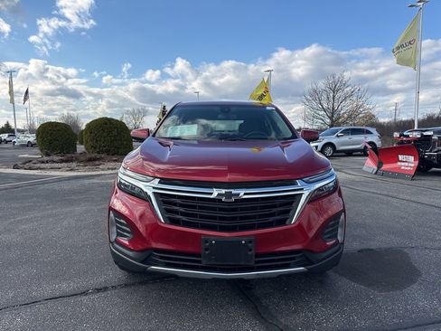 Used 2023 Chevrolet Equinox LT image 2