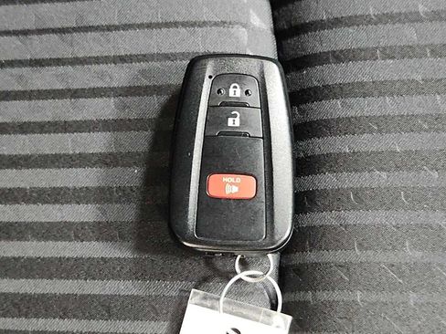 Certified 2018 Toyota Prius Three FWD image 31