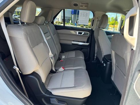 Used 2022 Ford Explorer XLT AWD/4WD image 31