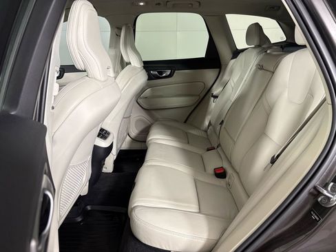 Used 2022 Volvo XC60 B5 Inscription w/ Advanced Package image 35