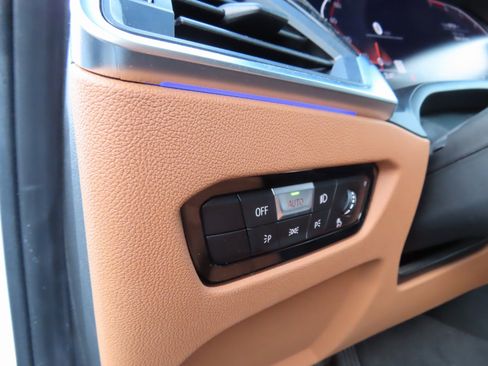 Used 2022 BMW 330i xDrive 330i xDrive w/ Driving Assistance Package image 14