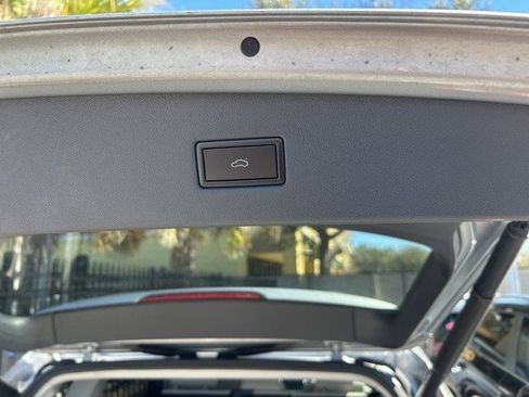 Used 2020 Volkswagen Tiguan SEL image 20