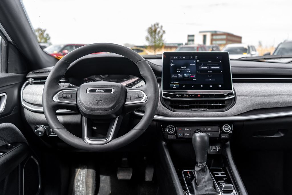 Used 2023 Jeep Compass Latitude AWD/4WD image 15