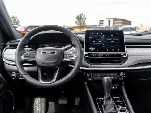 Used 2023 Jeep Compass Latitude AWD/4WD image 15